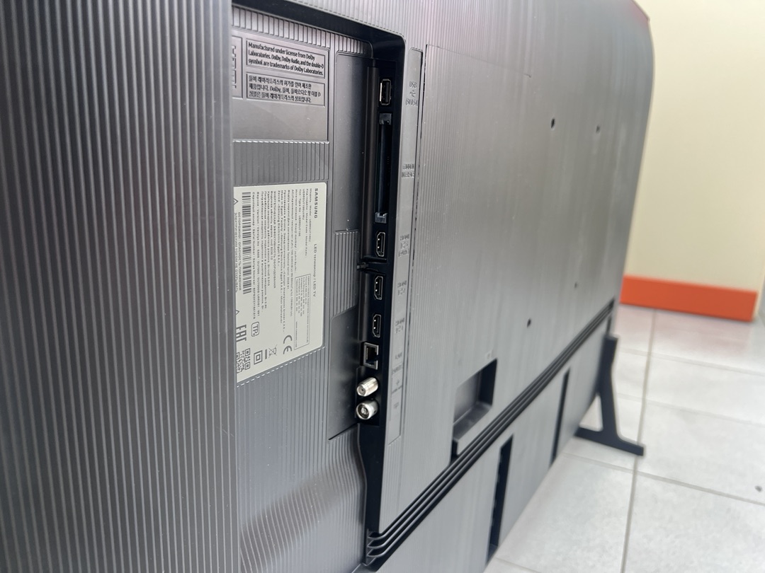 LED Телевизор Samsung UE55DU7100UXRU