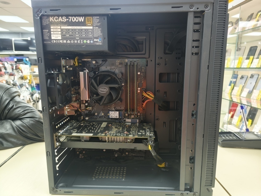 Системный блок Ginzzu; Core i5-9400F, GeForce GTX 1060 3GB, 8 Гб, 256 Гб, Нет