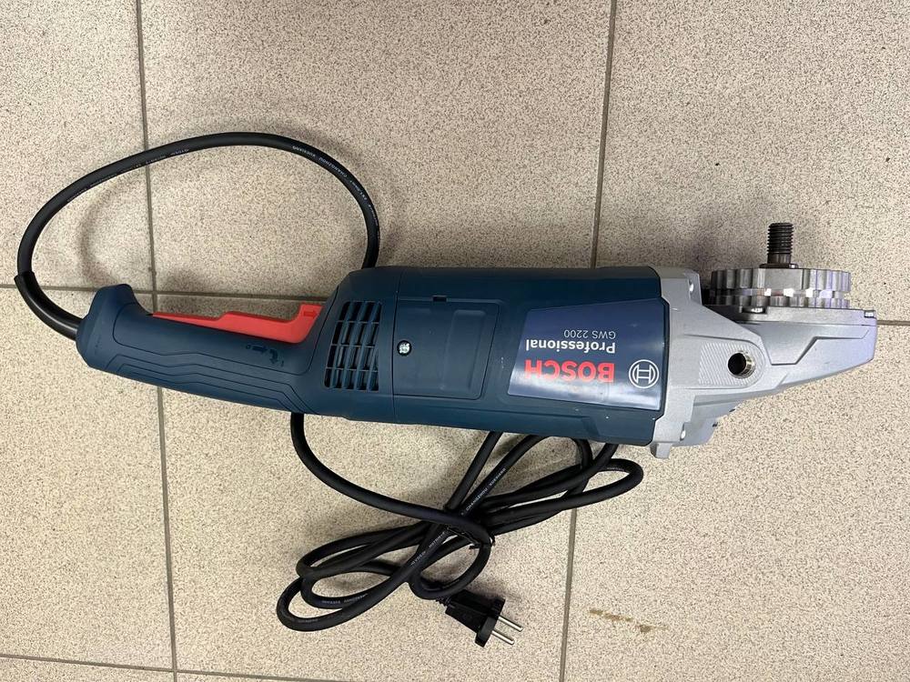 Угловая шлифмашина Bosch GWS-2200;