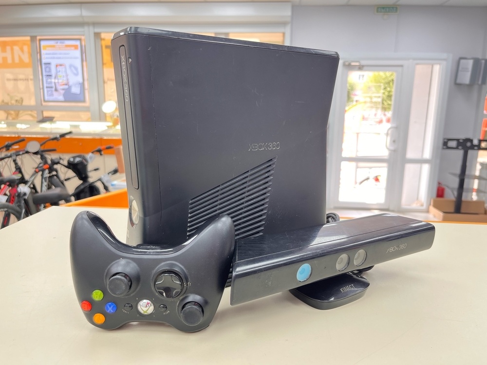 Игровая приставка Xbox 360;