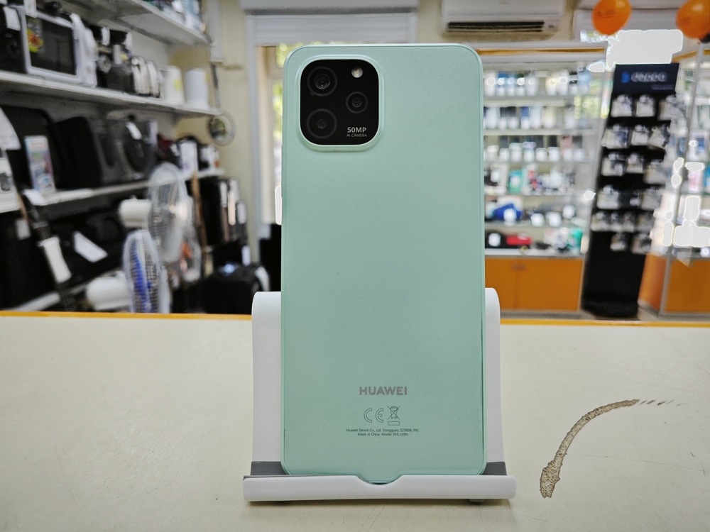 Смартфон Huawei Nova Y61 4/64