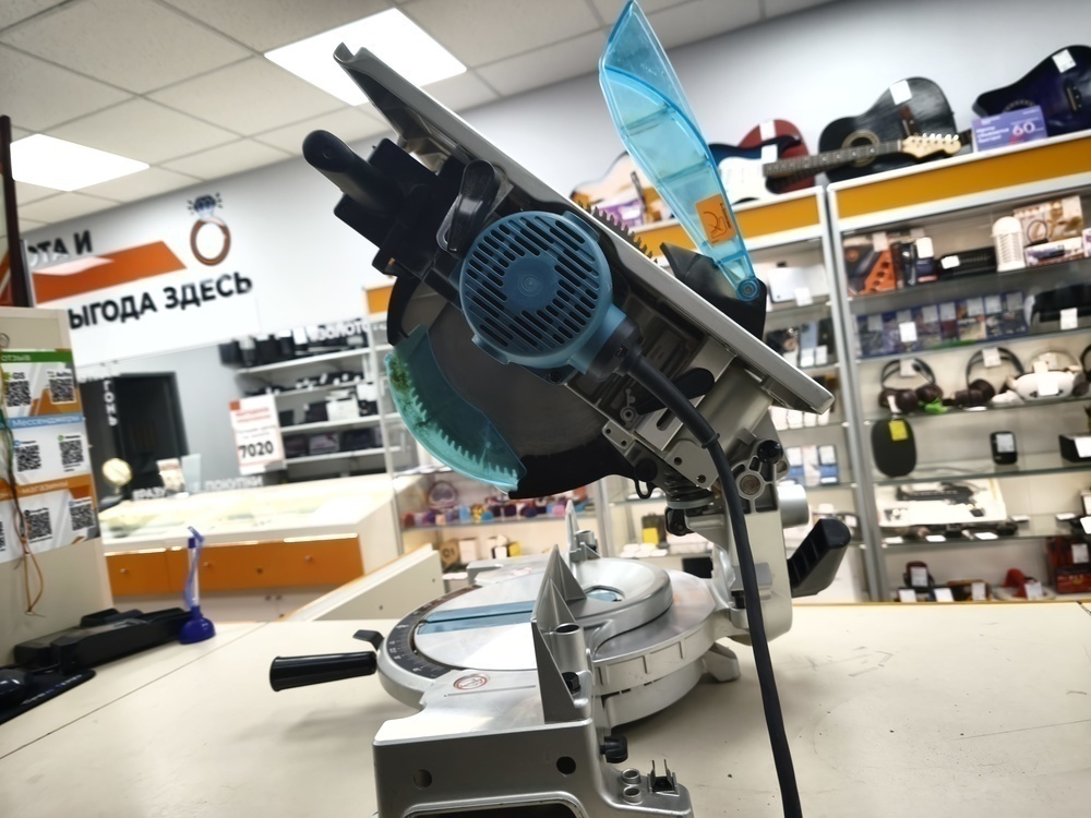 Дисковая пила Makita LH1040