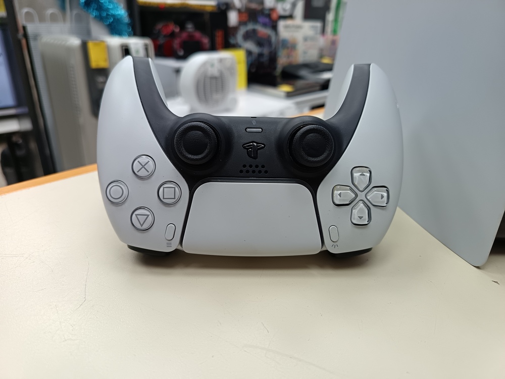 Игровая приставка PlayStation 5 825Gb (С дисководом)