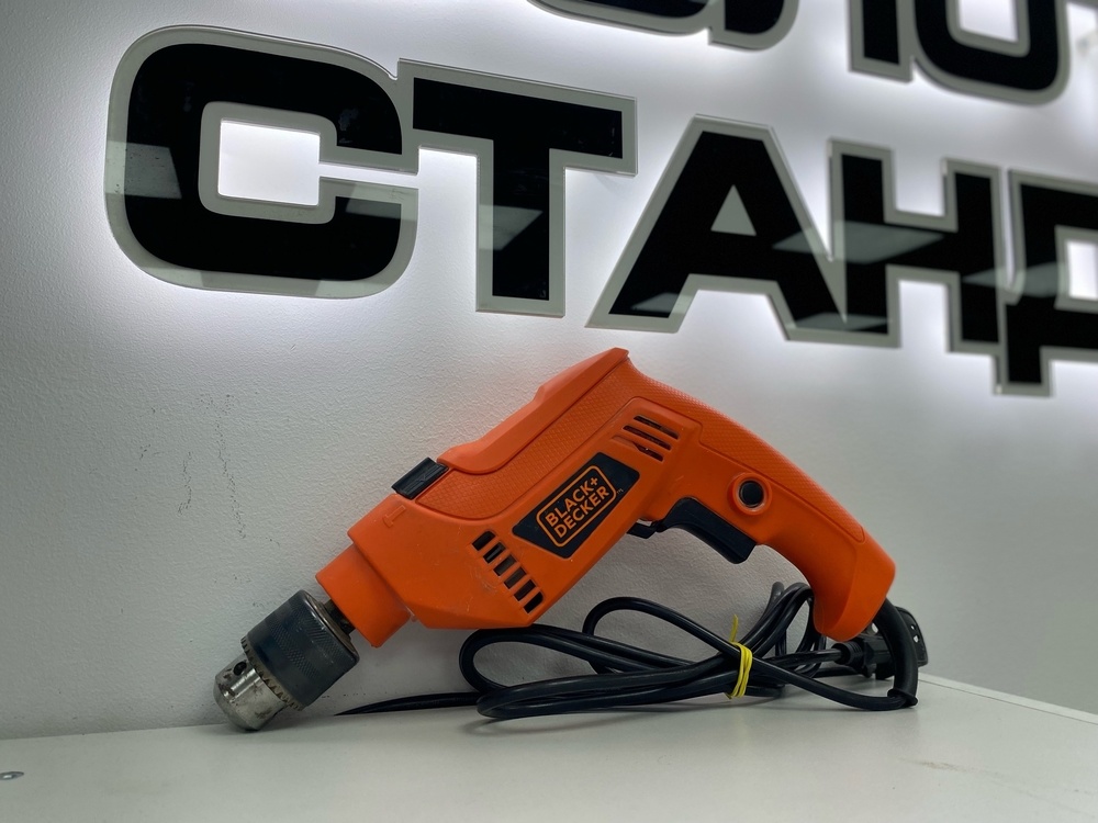 Дрель-ударная Black & Decker HD555