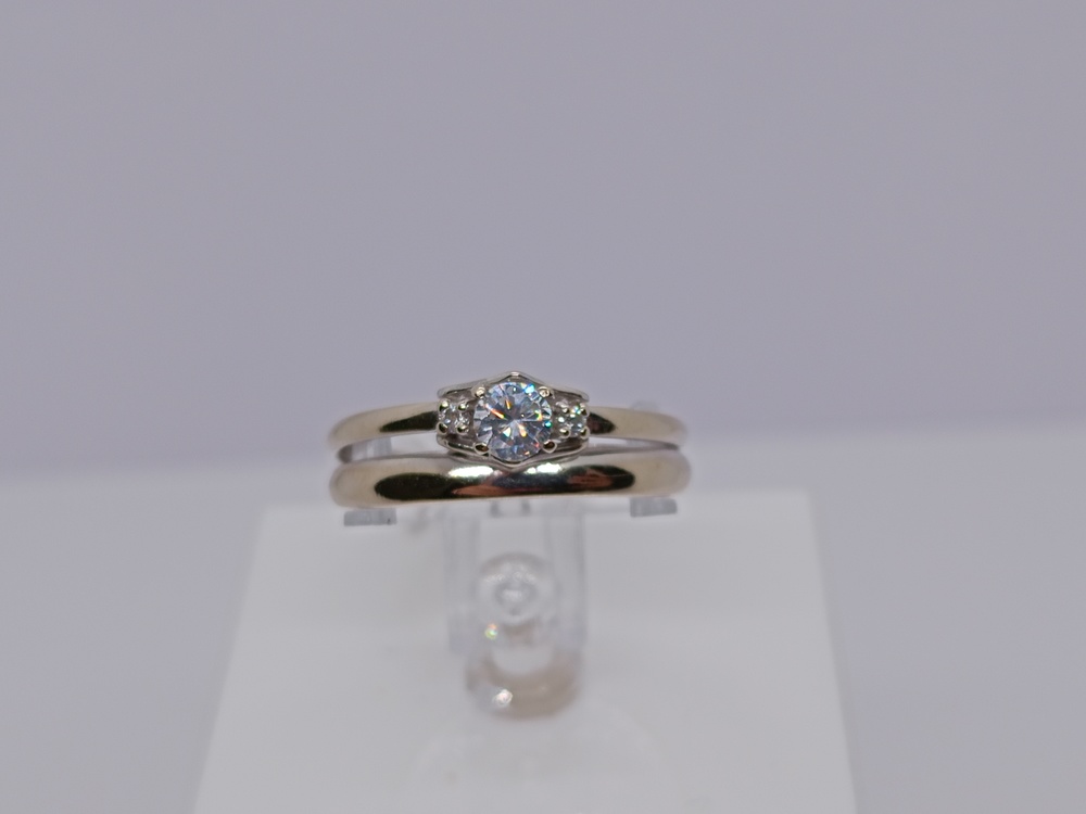 КОЛЬЦО С КАМНЯМИ (Au 585)