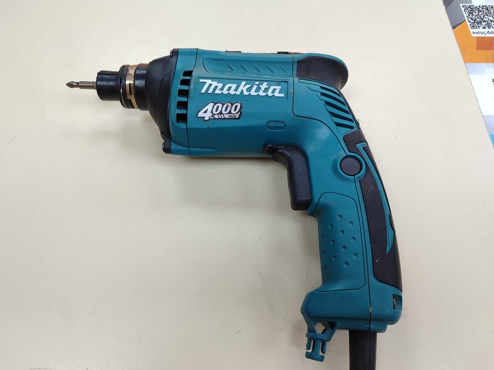 Шуруповерт Makita FS4000