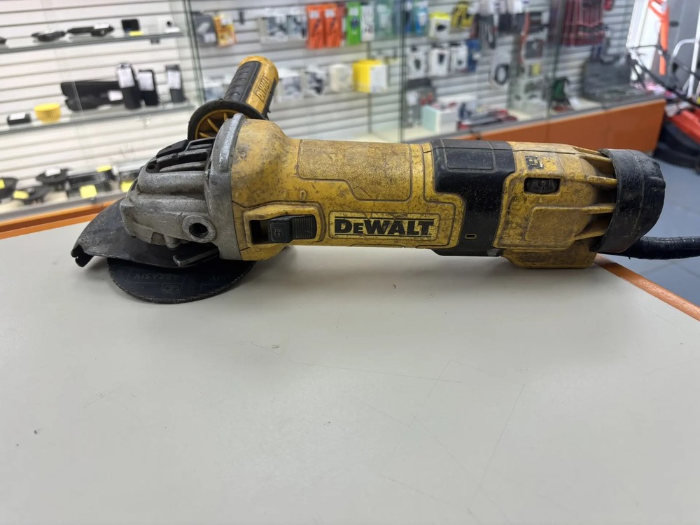 Угловая шлифмашина Dewalt DWE4257-KS