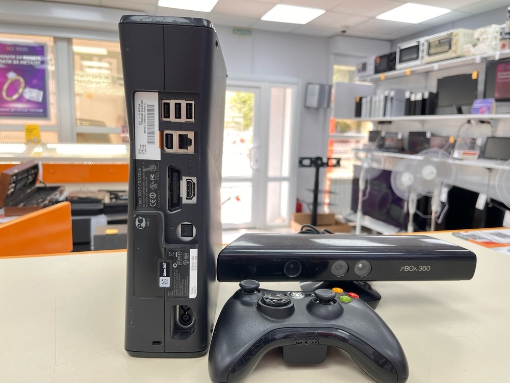 Игровая приставка Xbox 360;