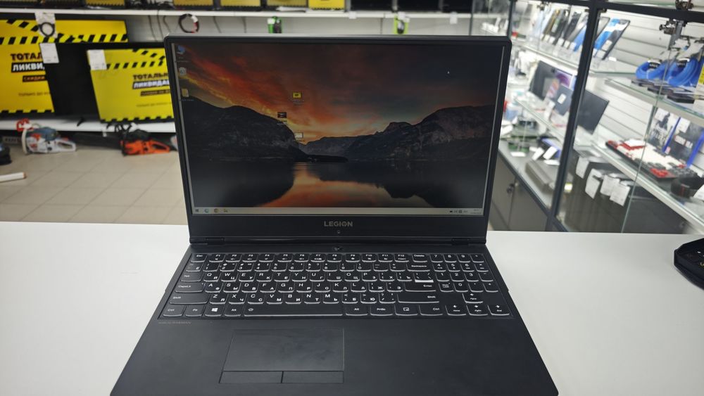 Ноутбук Lenovo; Core i7-8750H, Intel HD Graphics 630, 8 Гб, 240 Гб, 1 Tb