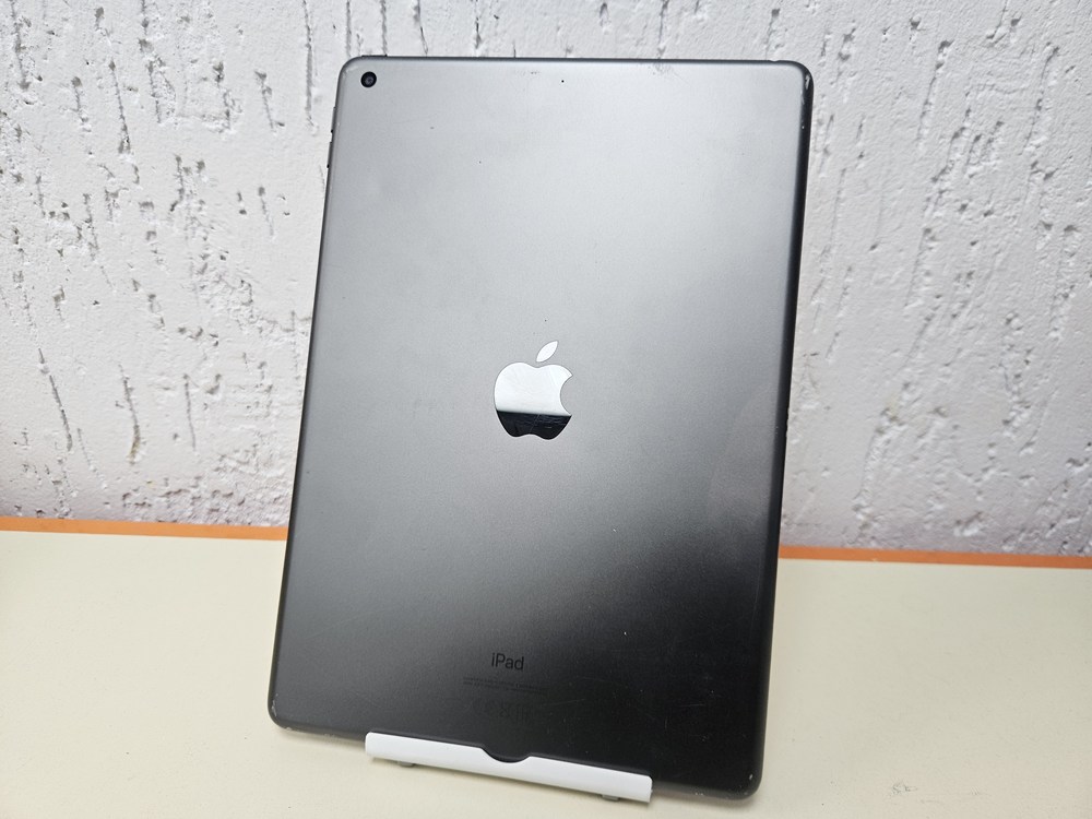 Планшет Apple iPad 8 32ГБ  (2020 A2270 (Wi-Fi)