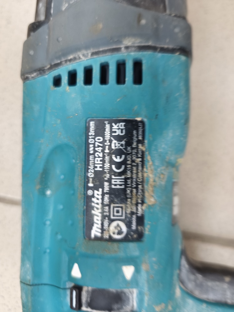 Перфоратор Makita HR 2470