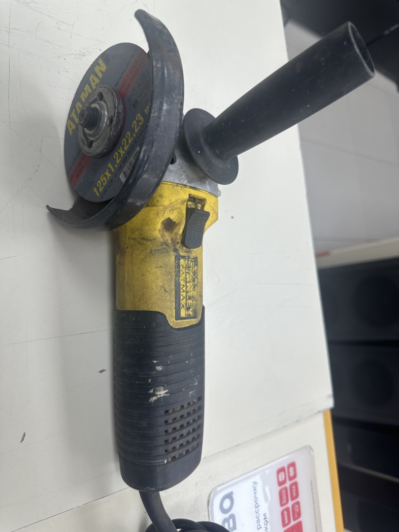 Угловая шлифмашина Stanley FMEG725