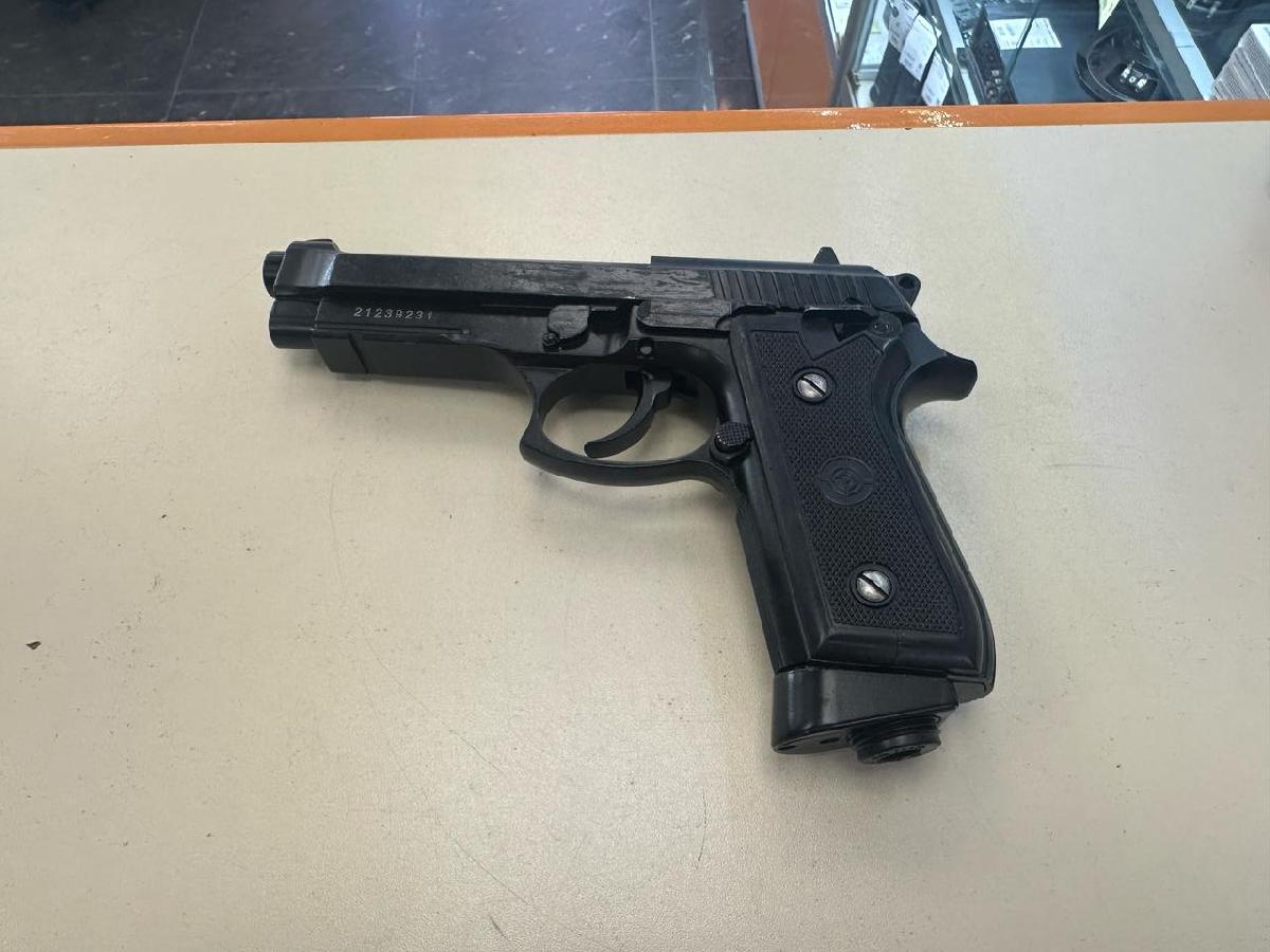 Пистолет пневматический Crosman PFAM9B