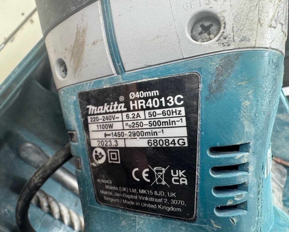 Перфоратор Makita HR4013C