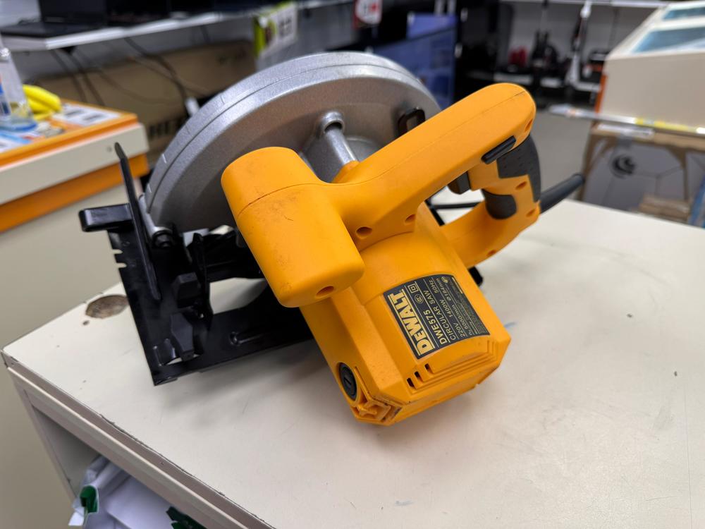 Дисковая пила Dewalt DWE 575