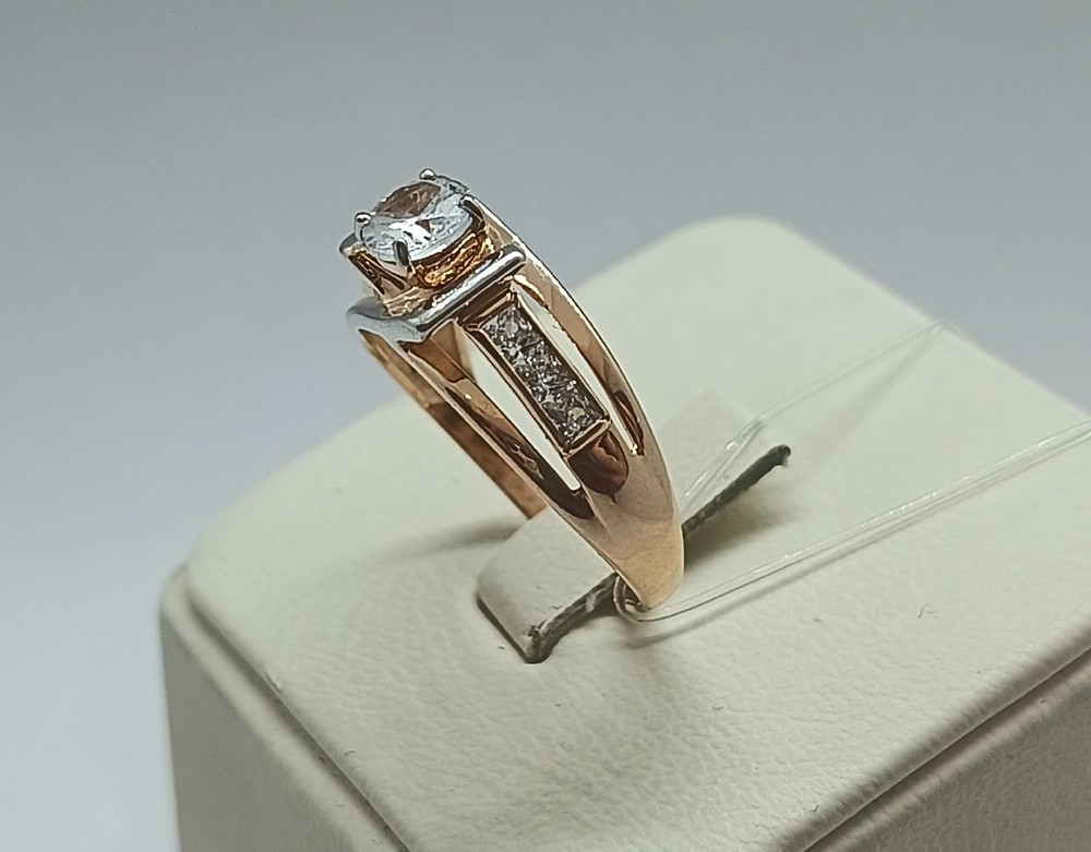 КОЛЬЦО С КАМНЯМИ (Au 585)