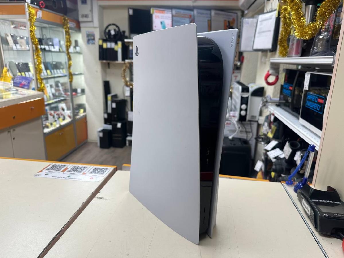Игровая приставка PlayStation 5 825Gb (С дисководом)