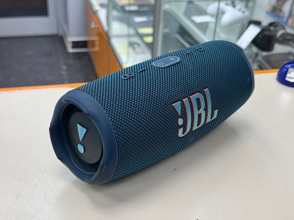 Умная колонка JBL Flip 5;
