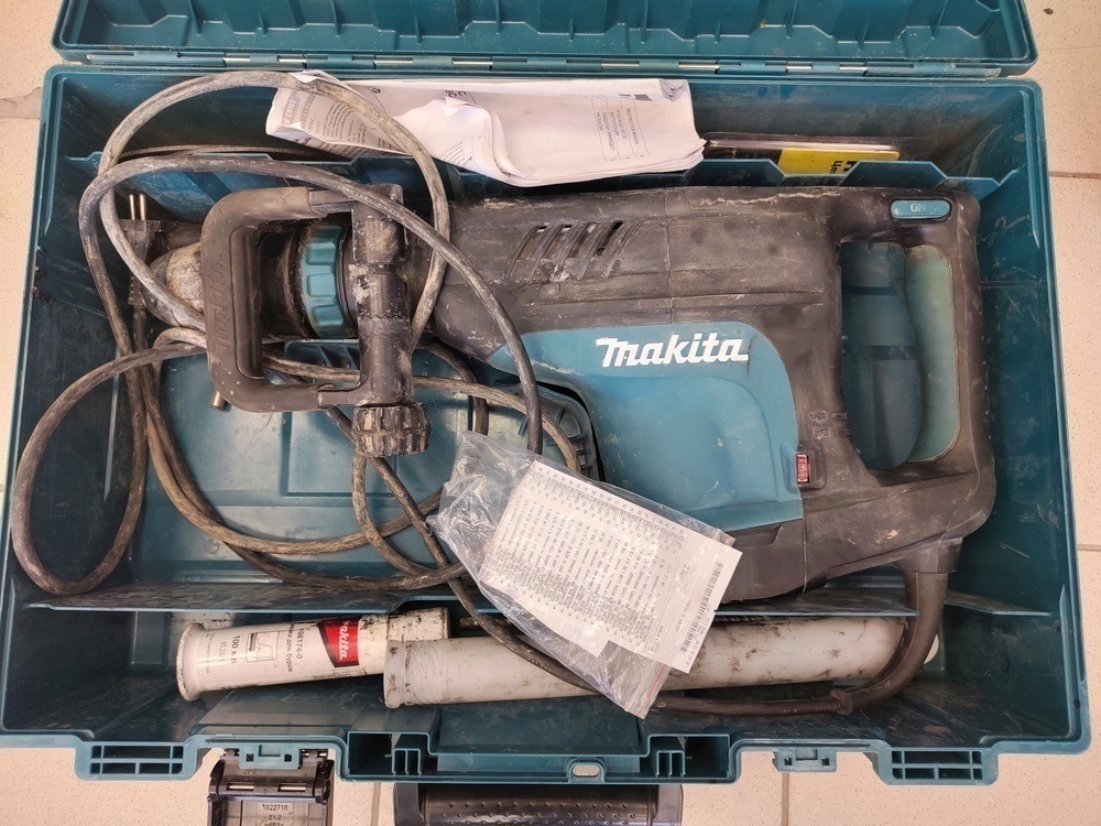 Отбойный молоток Makita HM1203C