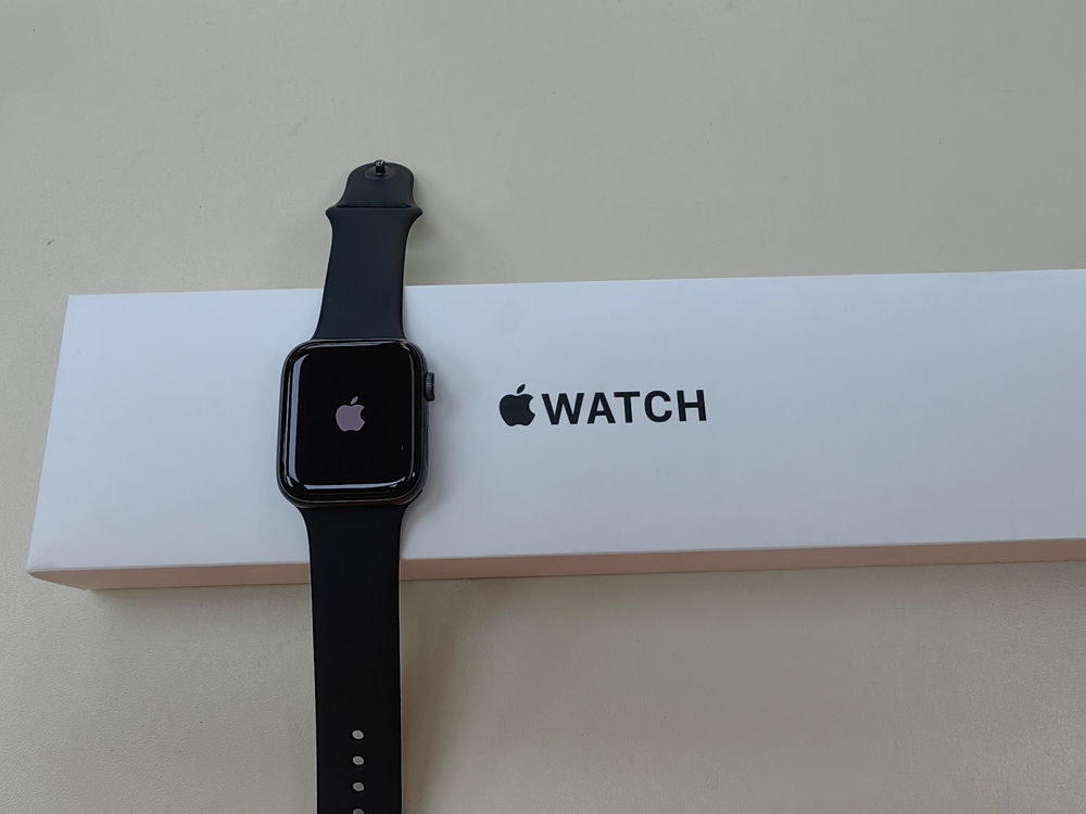 Смарт-часы Apple Watch SE 2020 44mm