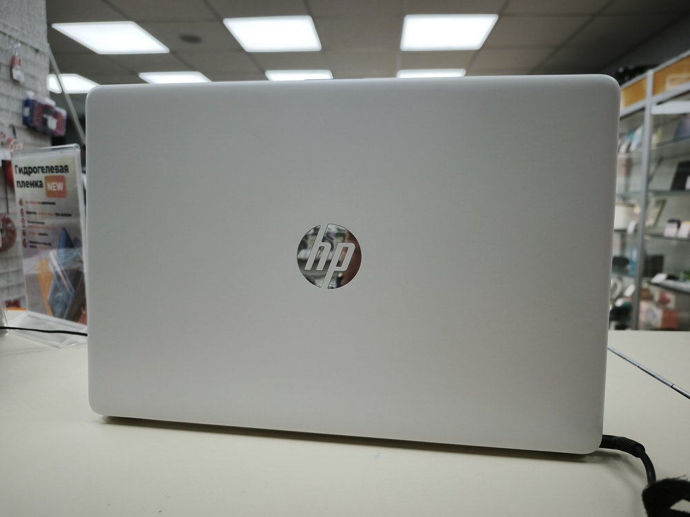 Ноутбук HP; Athlon 300U, Radeon Vega 3, 8 Гб, 256 Гб, Нет