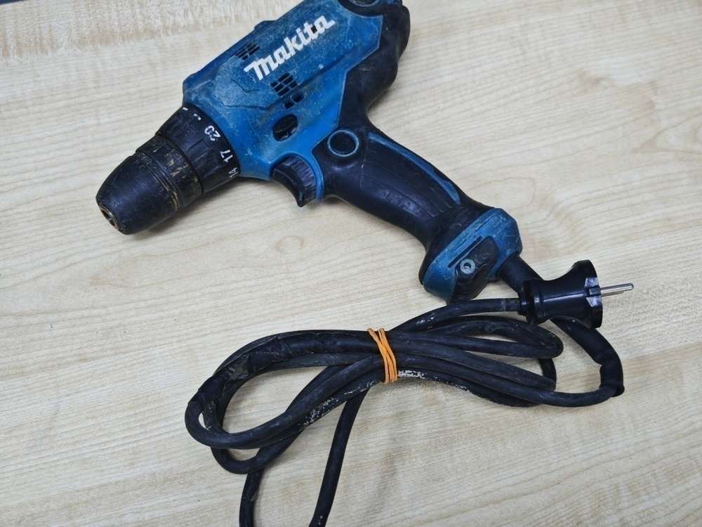 Шуруповерт Makita DF0300