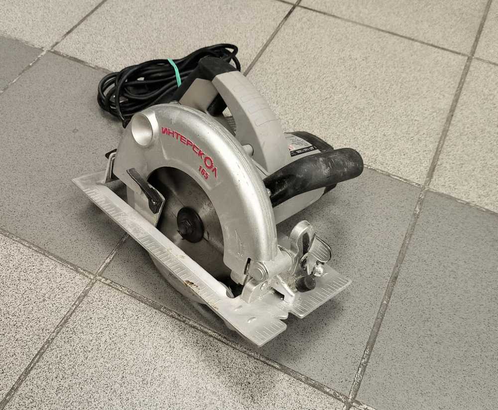 Дисковая пила Интерскол ДП 165/1200