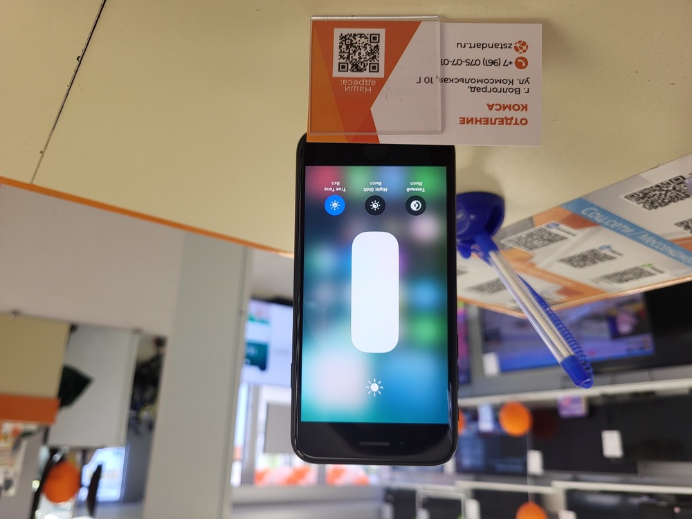 Смартфон Apple iPhone SE 2020 64Gb