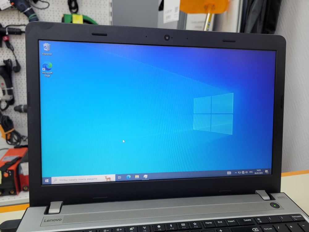 Ноутбук Lenovo; Core i3-6006U, Intel HD Graphics 520, 4 Гб, 240 Гб, Нет