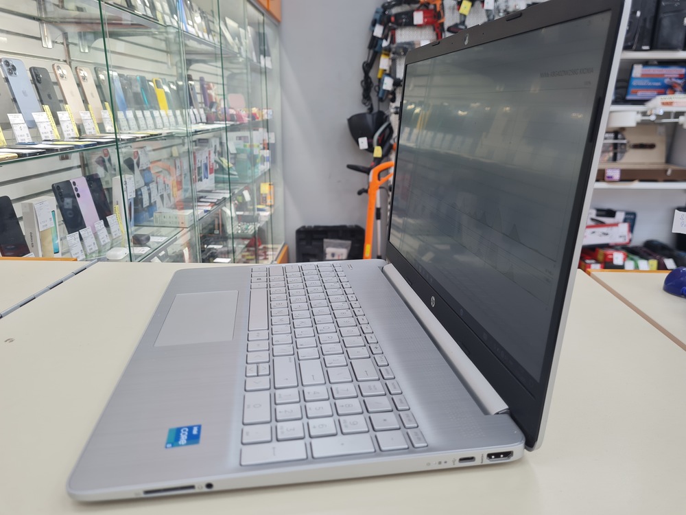 Ноутбук HP; I3-1115G4, Intel UHD Graphics 600, 8 Гб, 240 Гб, Нет