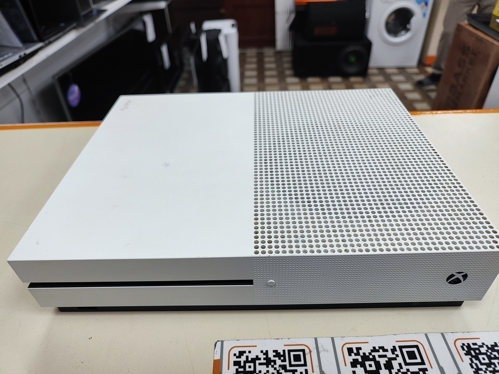 Игровая приставка Xbox One S 500Gb Игровая приставка Xbox One S 500Gb