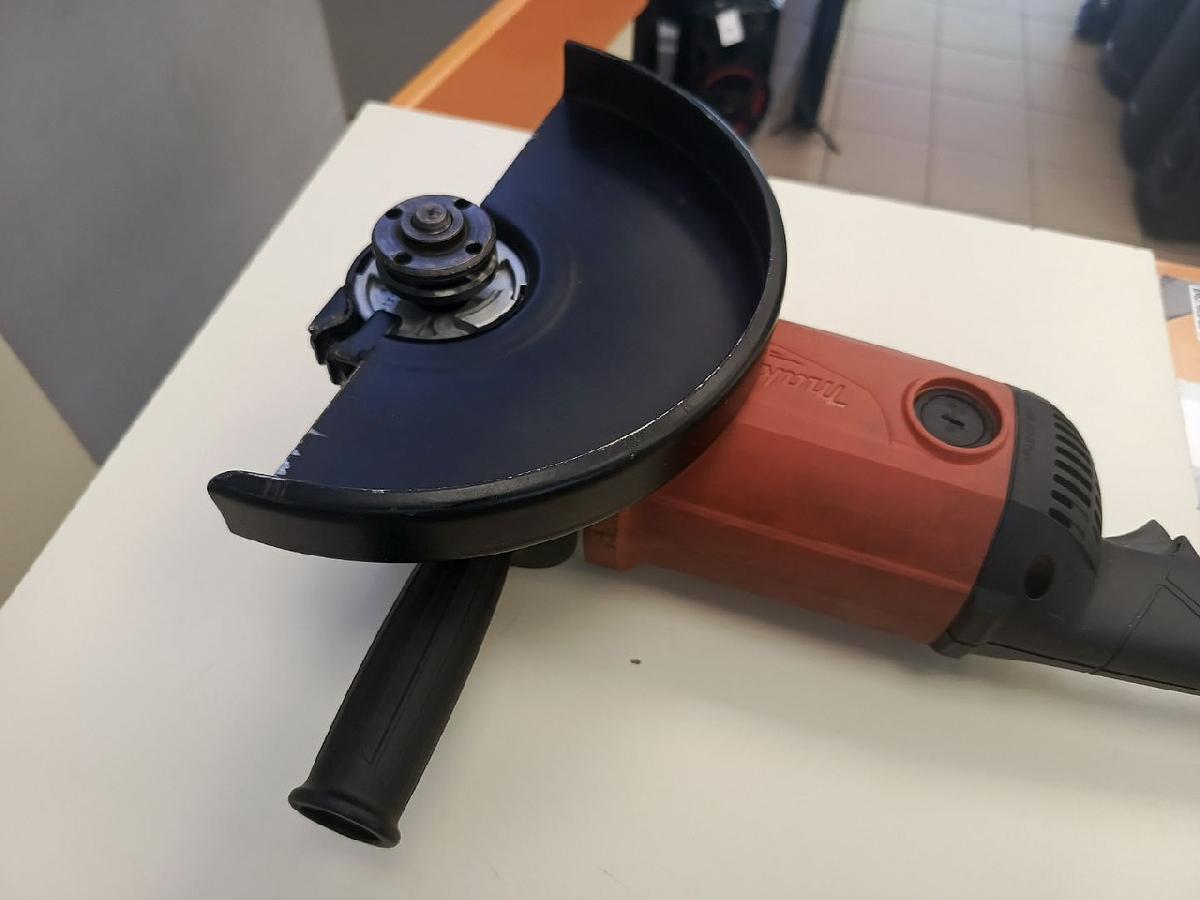 Угловая шлифмашина Makita M0921