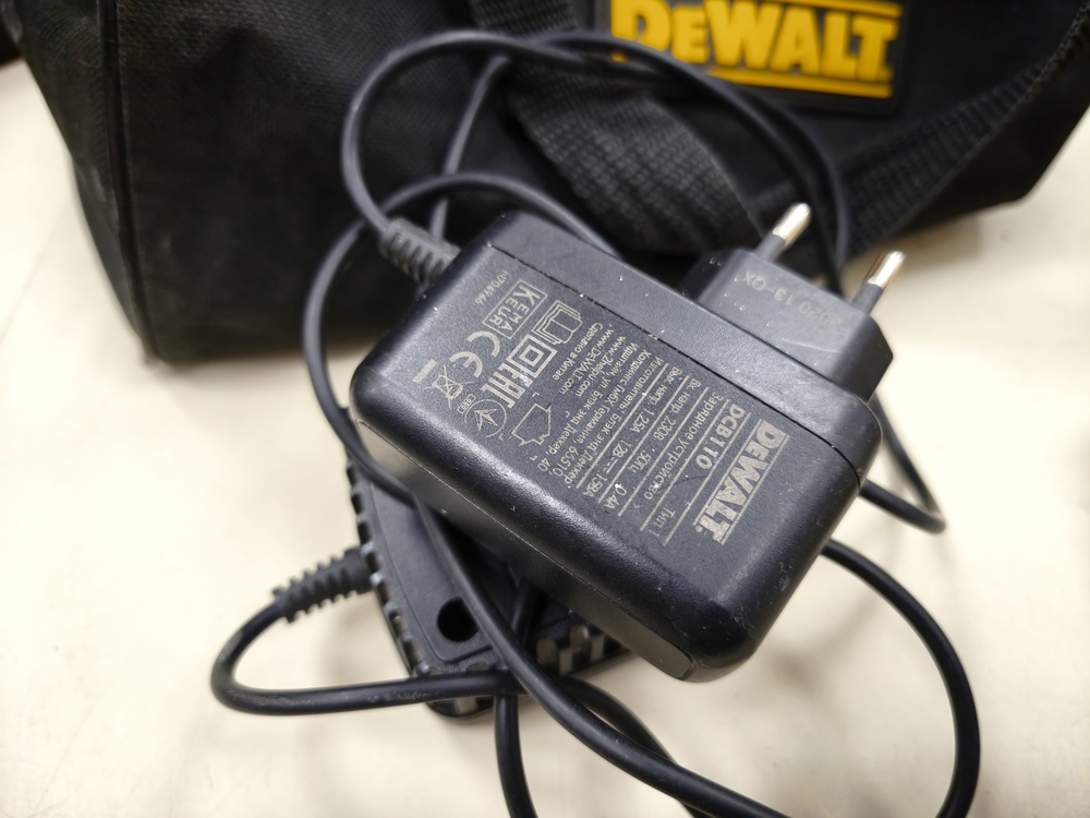 Шуруповерт Dewalt DCD 700-KS