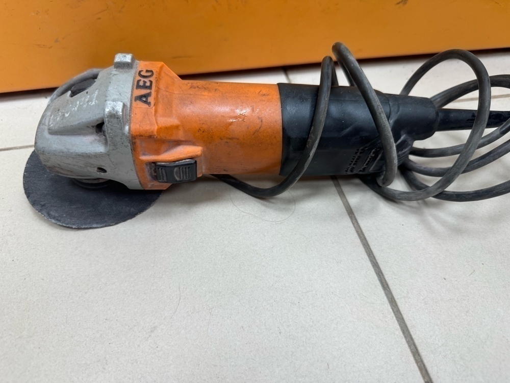 Угловая шлифмашина AEG WS 8-125