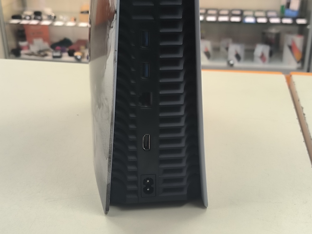 Игровая приставка PlayStation 5 825Gb (С дисководом)