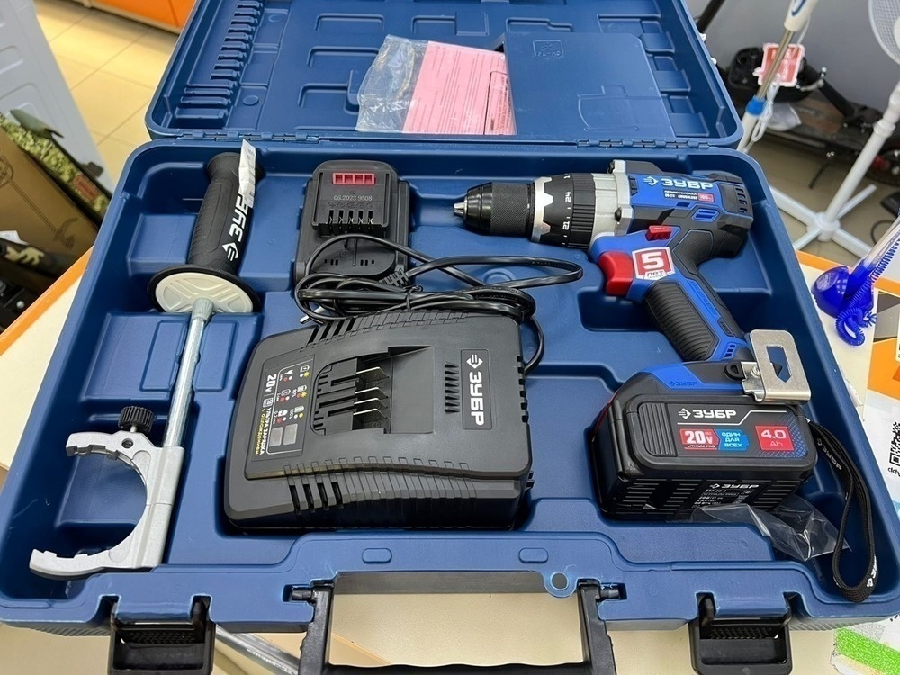 Шуруповерт Зубр DB-211