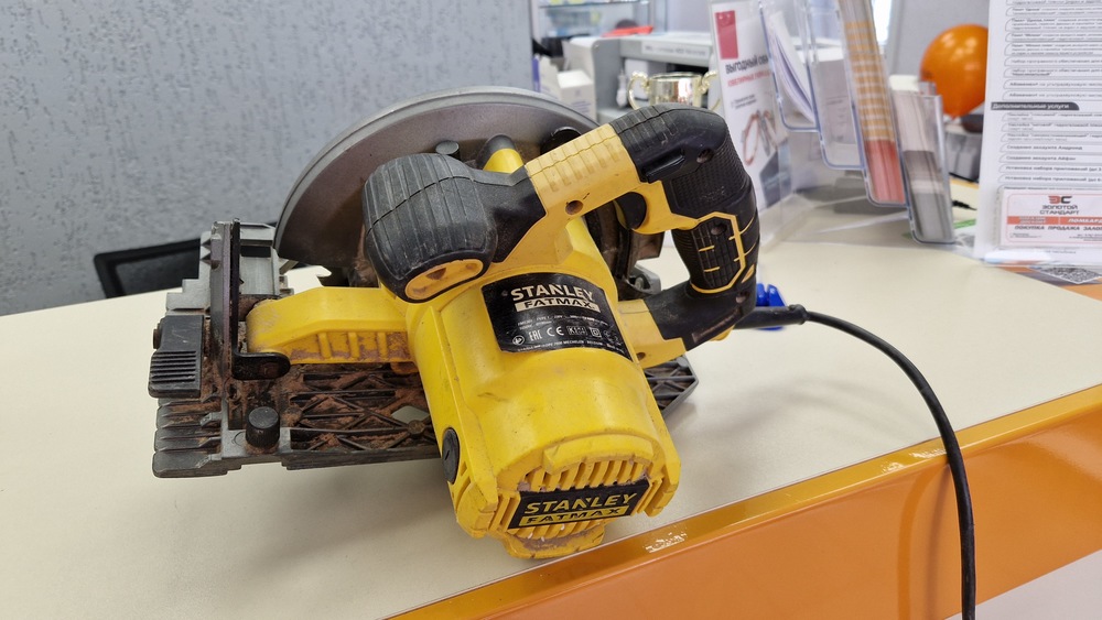 Дисковая пила Stanley FME-301