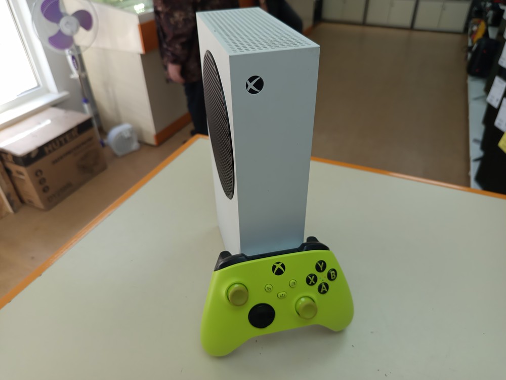 Игровая приставка Xbox Series S 512Gb SSD Игровая приставка Xbox Series S 512Gb SSD