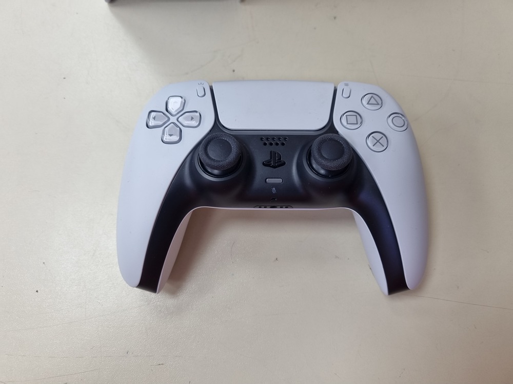 Игровая приставка PlayStation 5 825Gb (С дисководом)