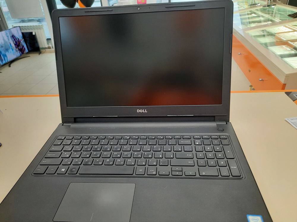 Ноутбук DELL; Core i3-6006U, Intel HD Graphics 520, 4 Гб, 512 GB, Нет