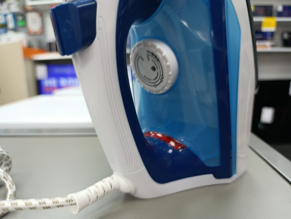 Утюг BBK ISE-2201