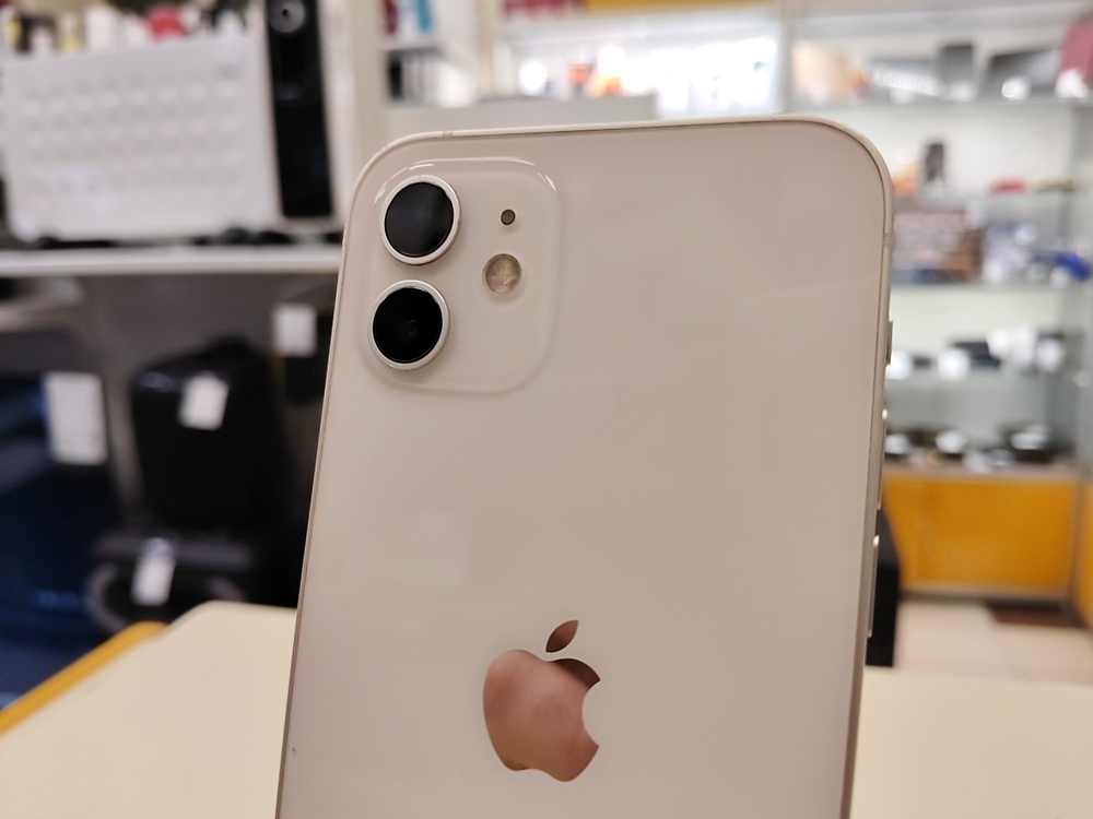 Смартфон Apple iPhone 12 64Gb