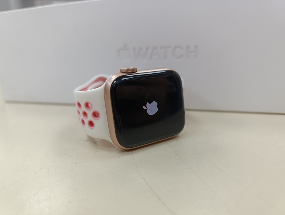Смарт-часы Apple Watch Series 5 40 мм