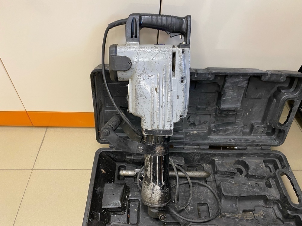 Отбойный молоток Интерскол М-25/1500