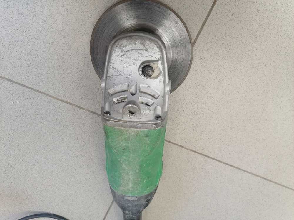 Угловая шлифмашина Hitachi G23SS