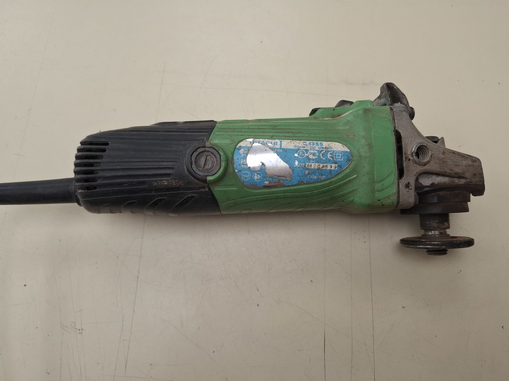 Угловая шлифмашина Hitachi G13SS