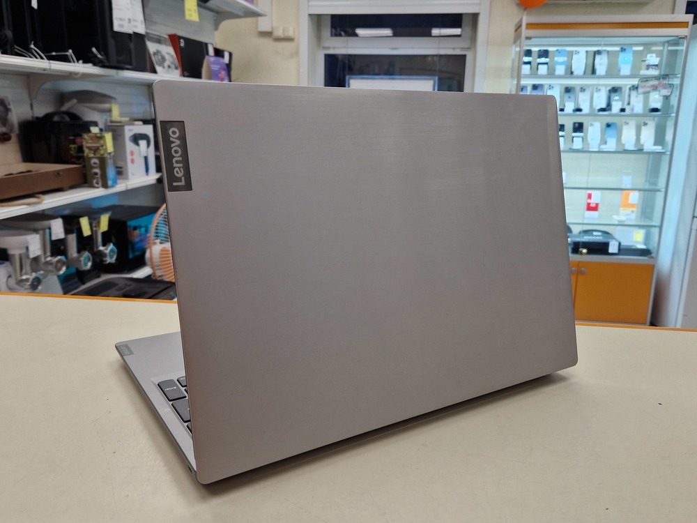 Ноутбук Lenovo IdeaPad 3; Ryzen 5 3500U, Radeon Vega 8, 8 Гб, 256 Гб, Нет
