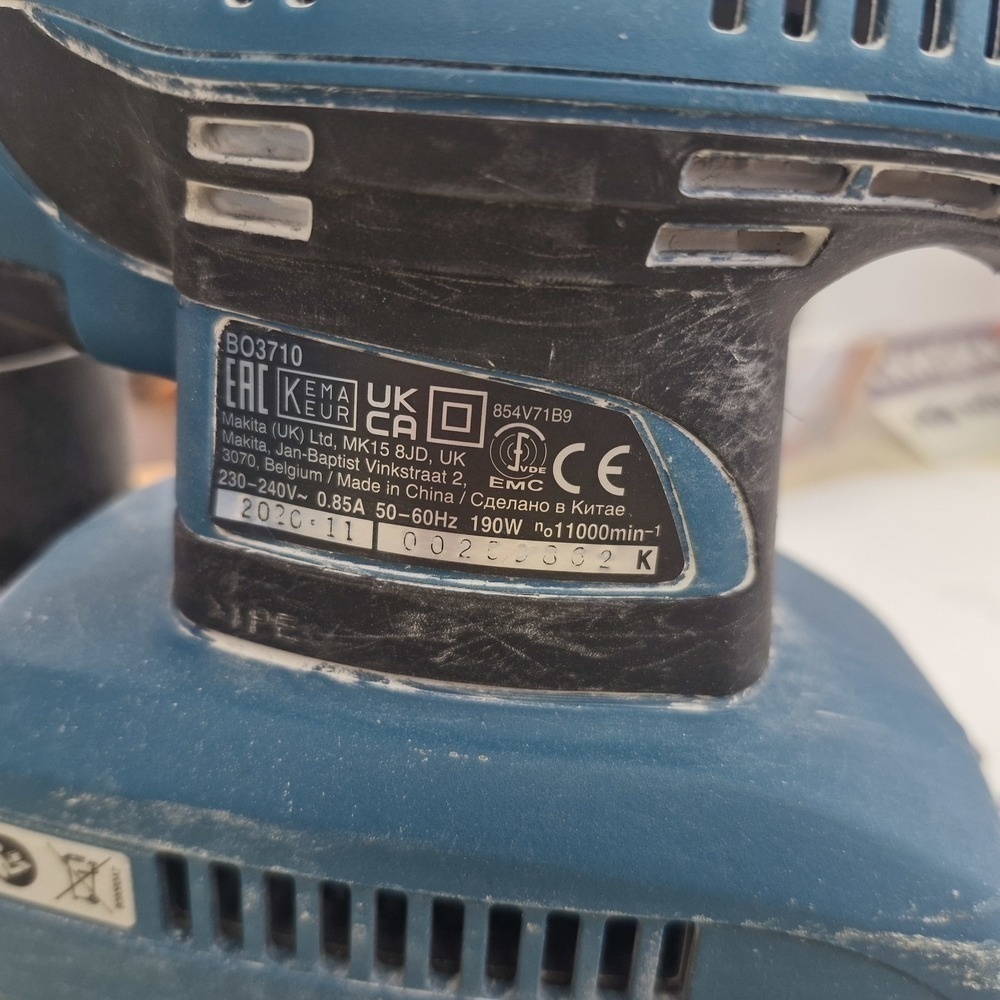 Шлифовальная машина Makita BO3710;