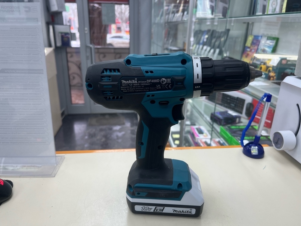 Шуруповерт Makita DF488D