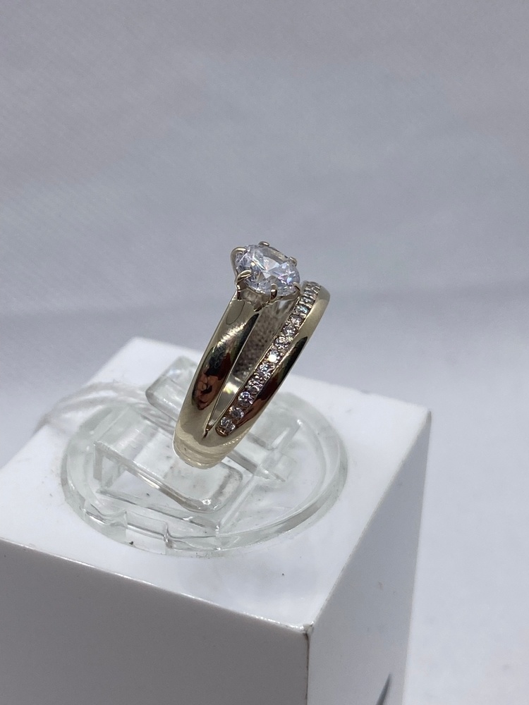 КОЛЬЦО С КАМНЯМИ (Au 585)